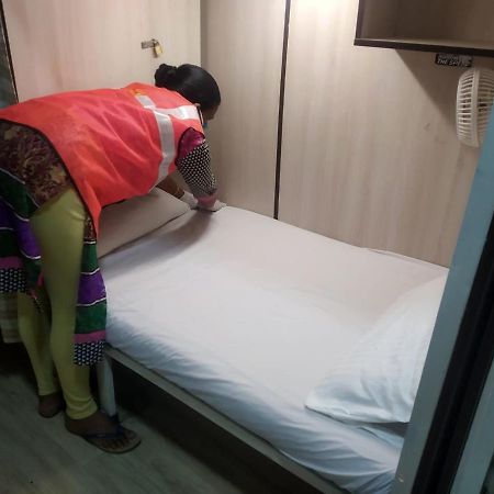Abuzz Sewri Hostel Mumbai  Buitenkant foto