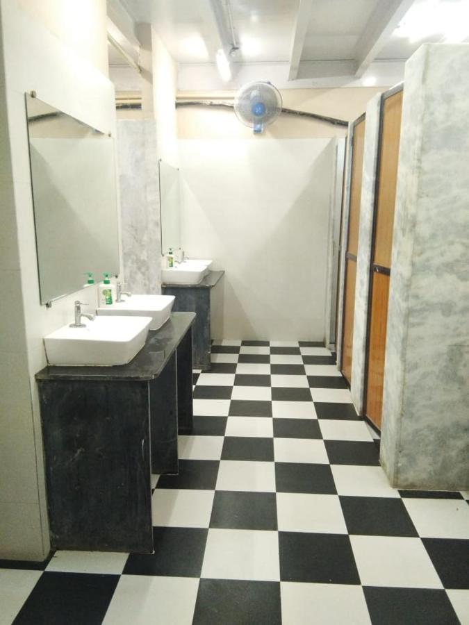 Abuzz Sewri Hostel Mumbai  Buitenkant foto
