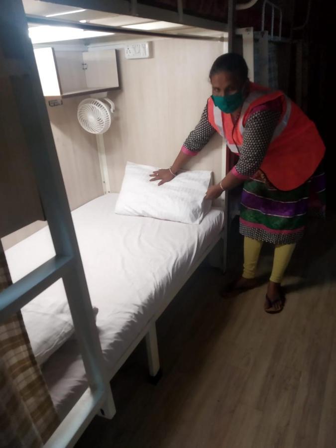 Abuzz Sewri Hostel Mumbai  Buitenkant foto